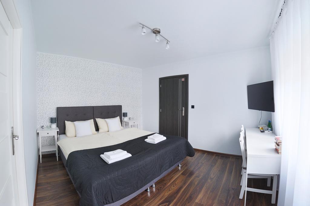 7Th Room Guest House ออชเวียนชิม ภายนอก รูปภาพ